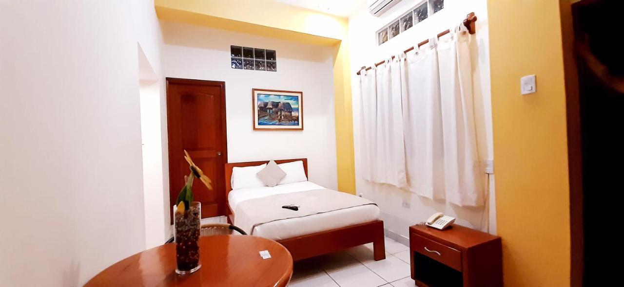 Hostal Huayruro Ікітос Екстер'єр фото