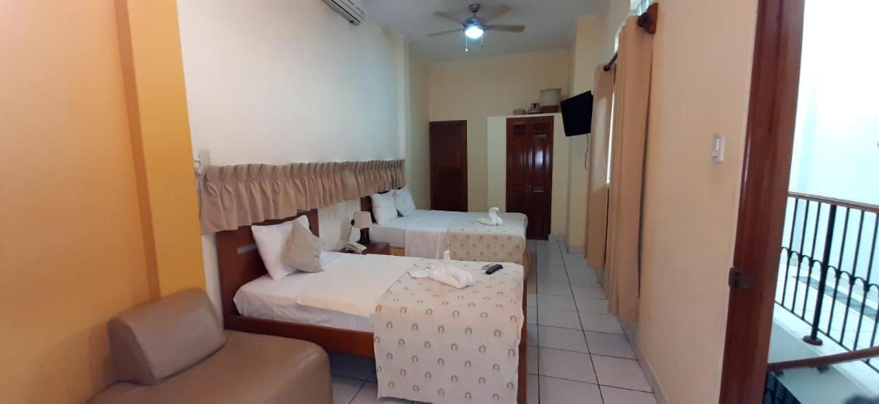 Hostal Huayruro Ікітос Екстер'єр фото