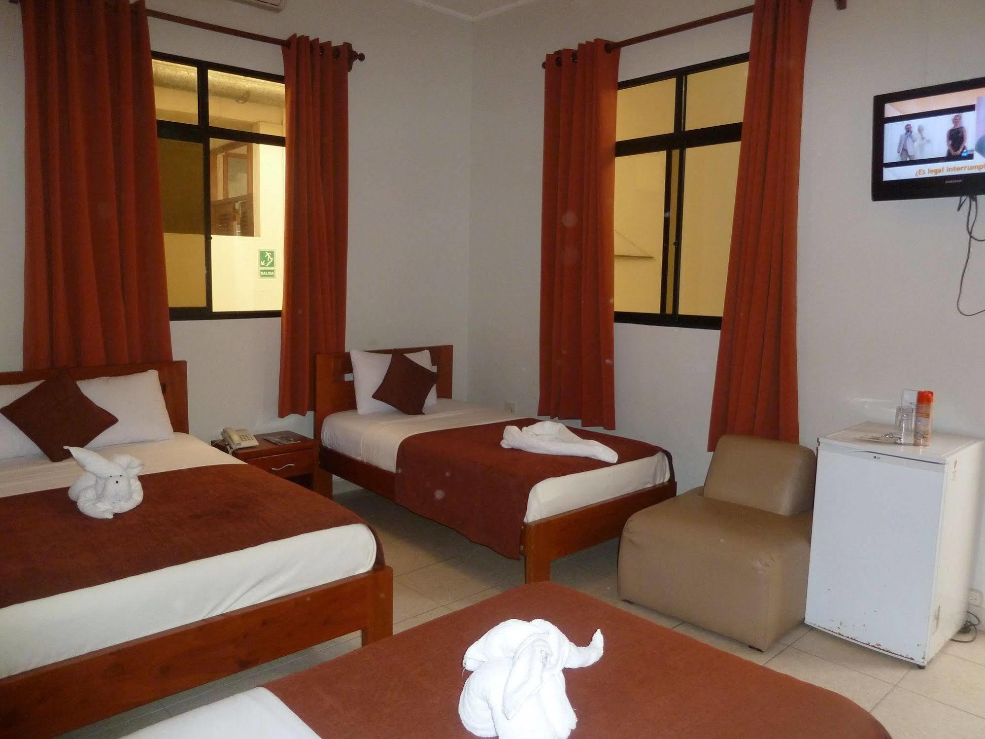 Hostal Huayruro Ікітос Екстер'єр фото
