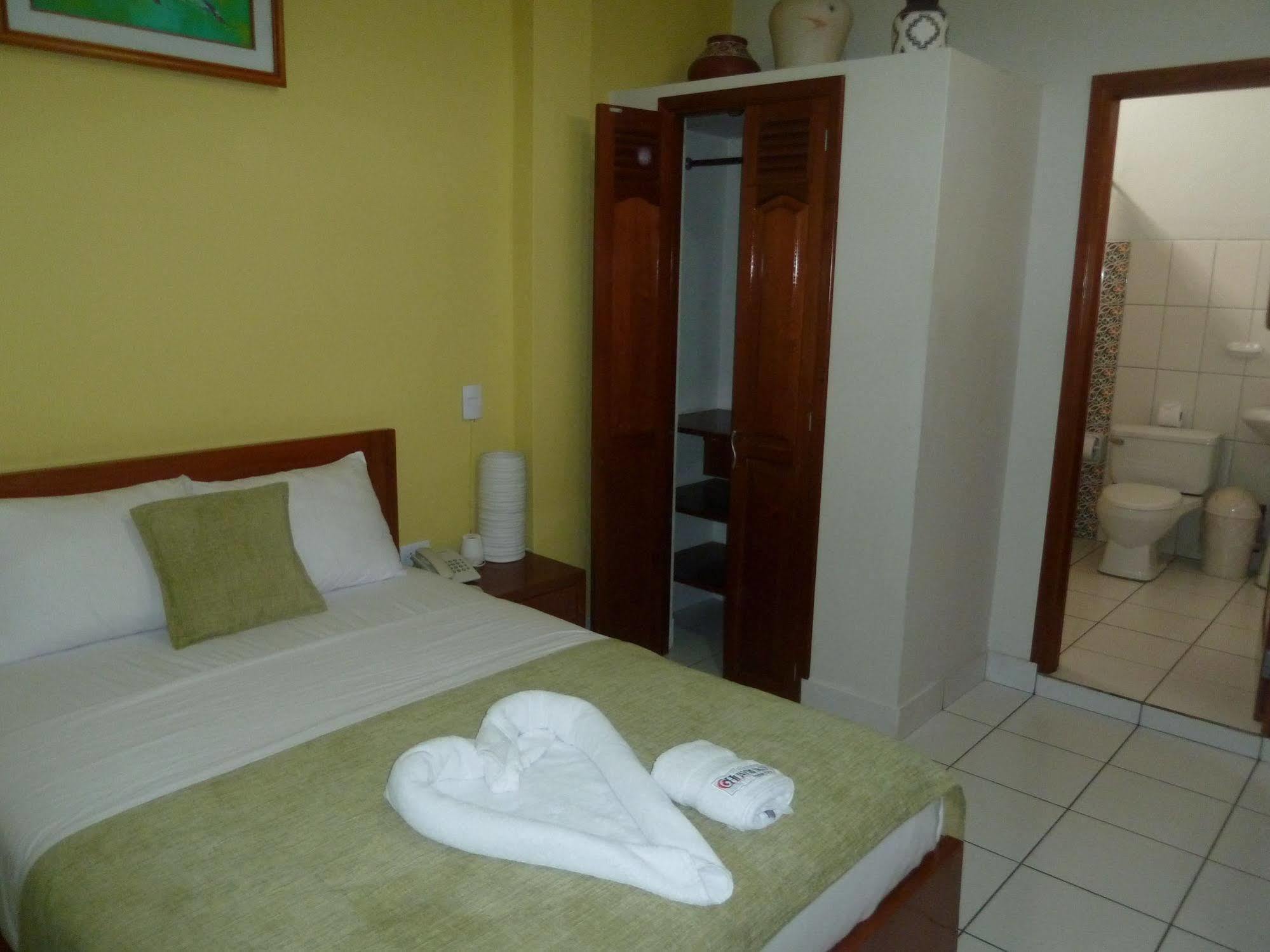 Hostal Huayruro Ікітос Екстер'єр фото