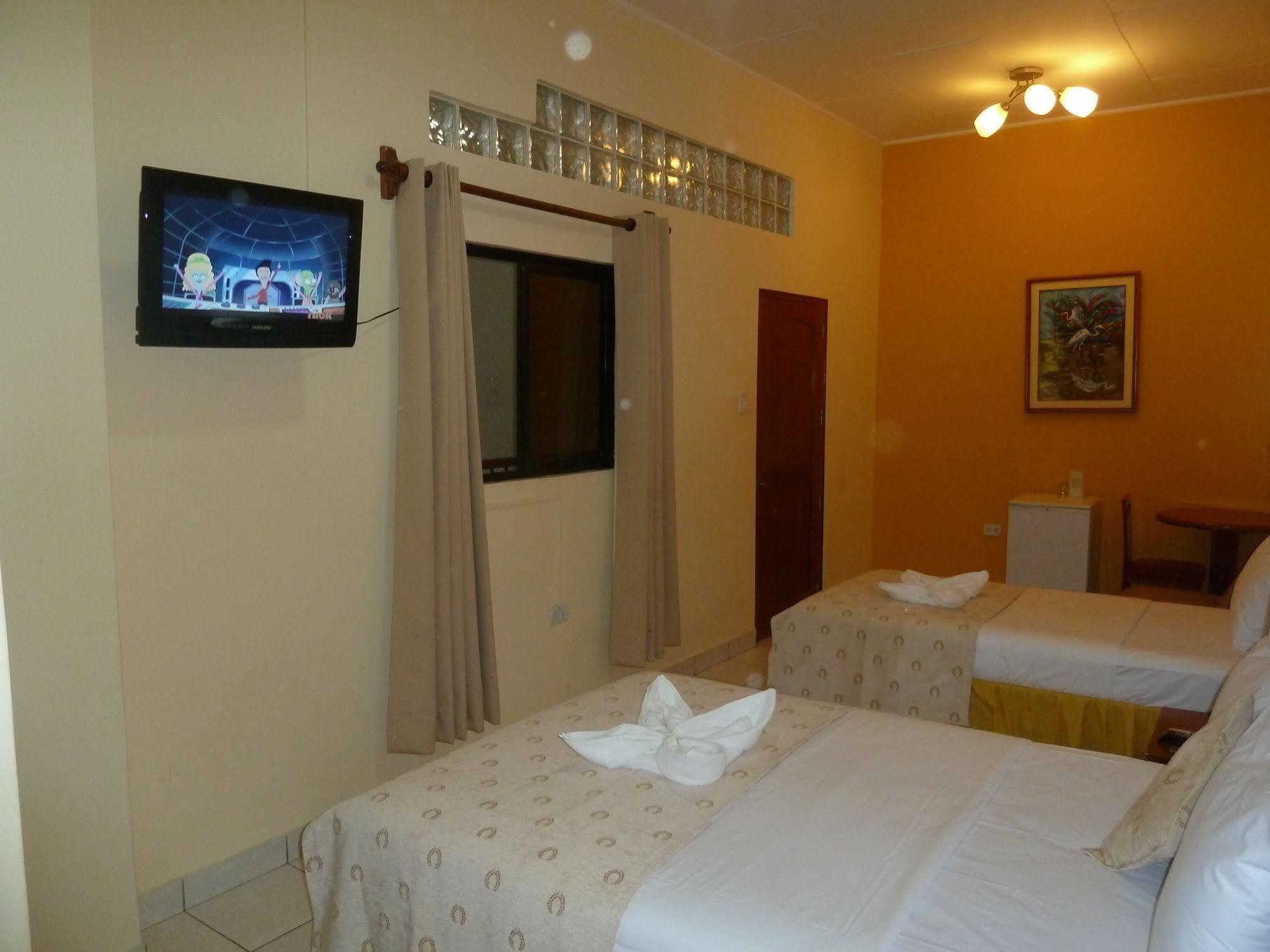 Hostal Huayruro Ікітос Екстер'єр фото