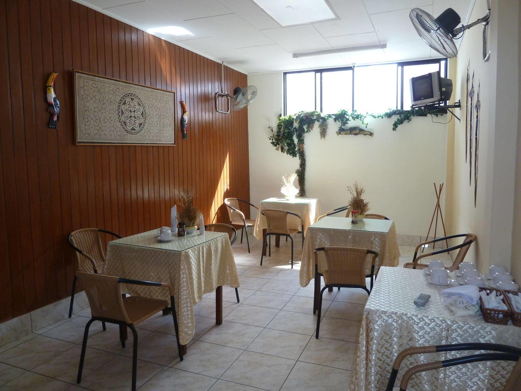 Hostal Huayruro Ікітос Екстер'єр фото